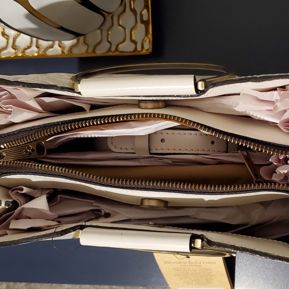 NWT Patricia Nash Empoli Satchel in Latte color - Picture 3 of 9